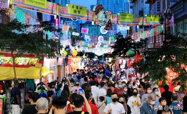 新加坡牛车水春节前为何有人气无买气？