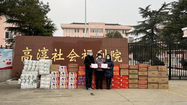 新加坡华人心系家乡 捐助福利院