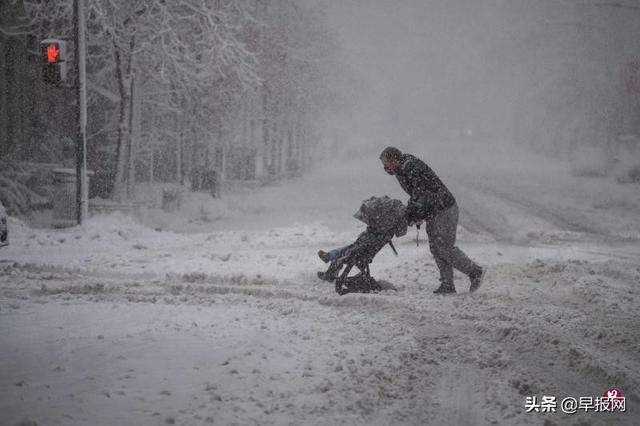 暴风雪袭击美东多州 至少五人死航班延误