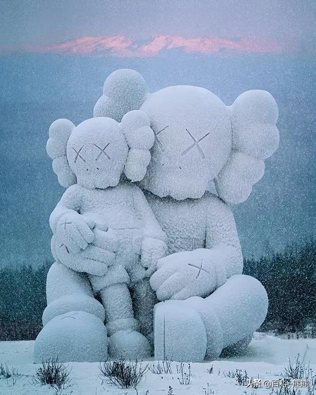 《KAWS:HOLIDAY》世界巡回展第8站登上了中国吉林省长白山