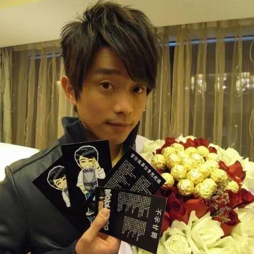 红极一时如今“消失”，这7位歌手可惜了，有人演出还被扔饮料瓶