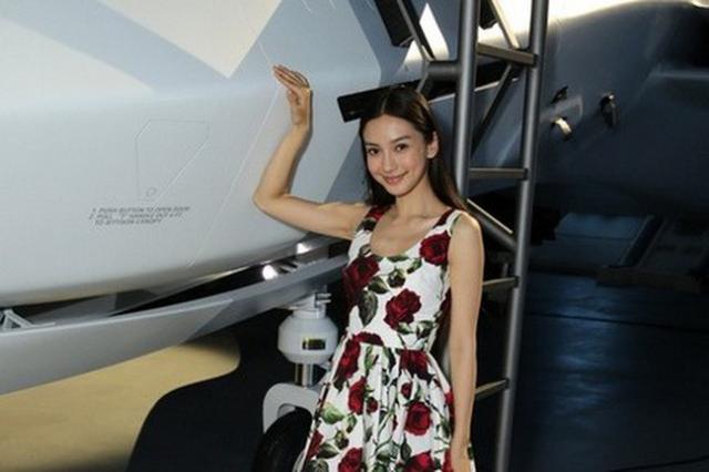 杨颖离婚，电影不温不火，曾浪费好莱坞机会，把女飞行员演成花瓶