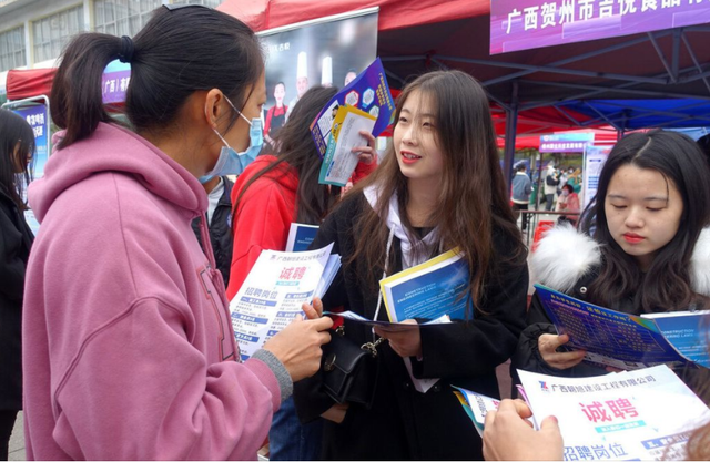 孙卓姐姐学成归国，“第一学历”备受关注，网友好奇留学费用