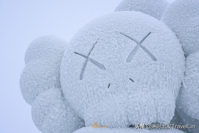 去长白山看展：风靡全球的雪中KAWS