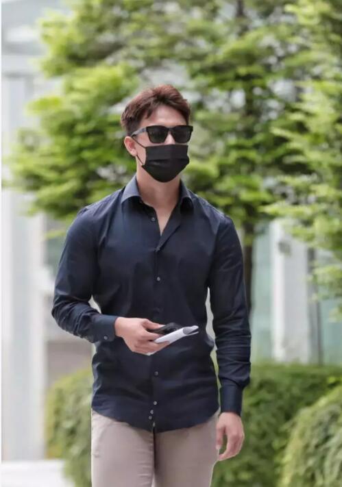 新加坡男网红作妖+作死！散布猥亵信息被封杀