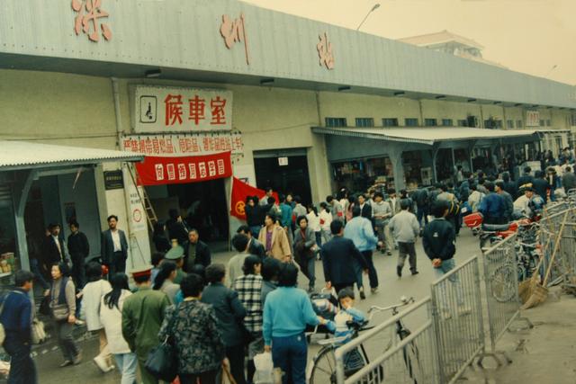 1991年，深圳火车站建成，邓小平亲题“深圳”，为何少写“站”字