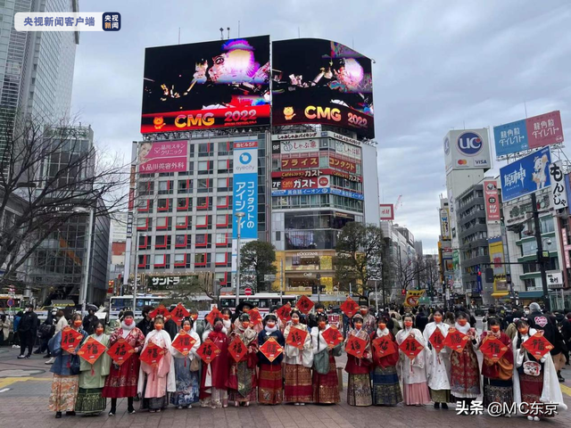 世界上最繁忙的十字路口！2022年春晚宣传片登上亚太地标