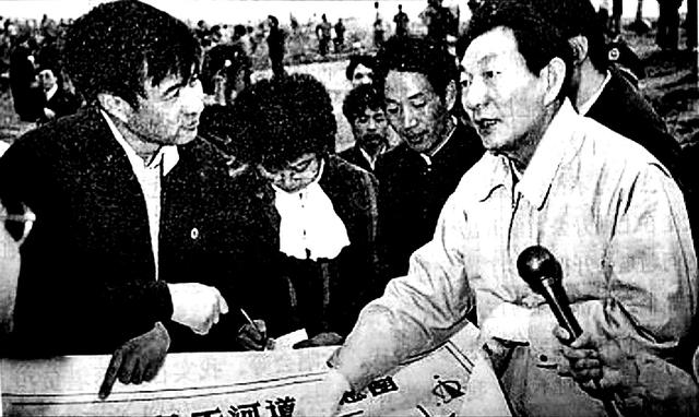 1990年，邓小平对朱镕基说：开发浦东晚了5年，你们怕什么？