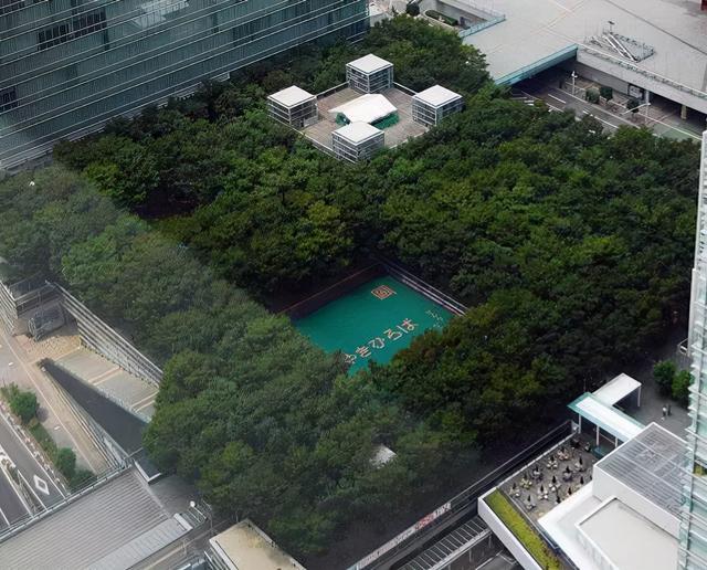 日本是如何在屋顶种大树、开菜园的？