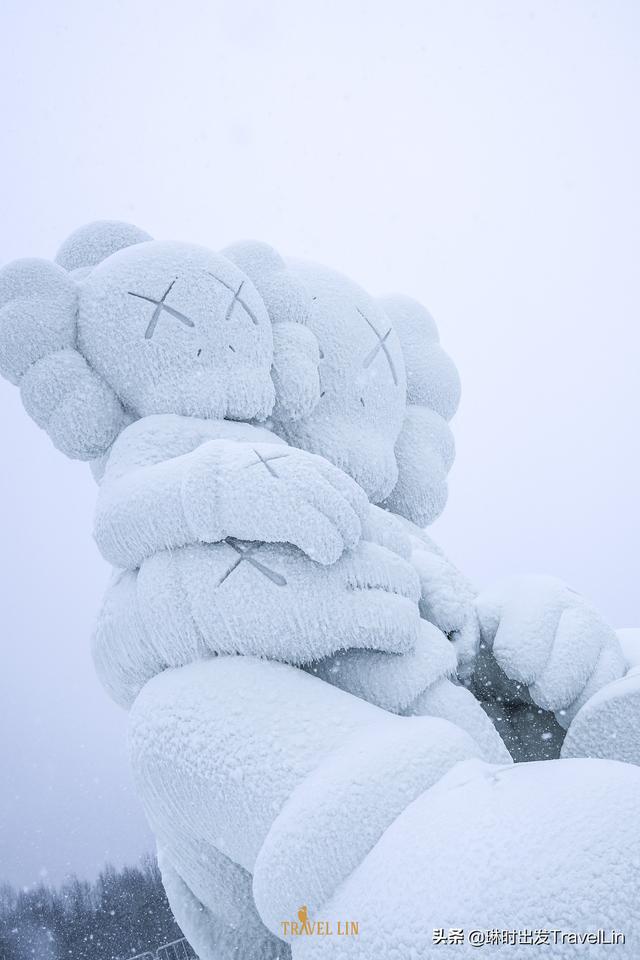 去长白山看展：风靡全球的雪中KAWS