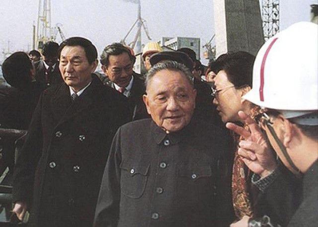 1990年，邓小平对朱镕基说：开发浦东晚了5年，你们怕什么？