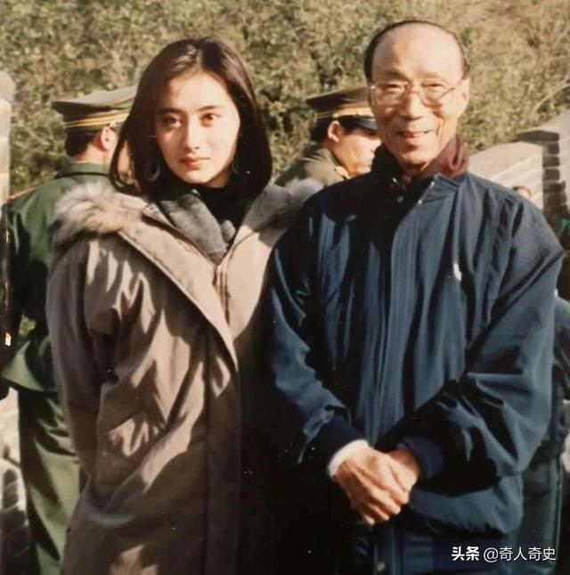 邵逸夫逝世，只有2位女明星有资格参加葬礼，4子女都不想继承遗产