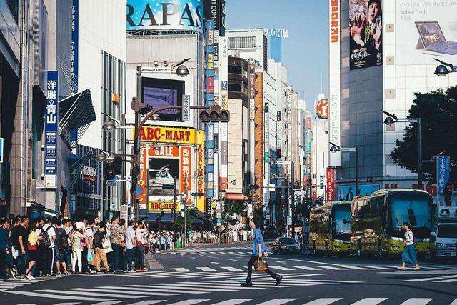 “日本脱离发达国家”火了，做发达国家又没奖励，我们就从不承认