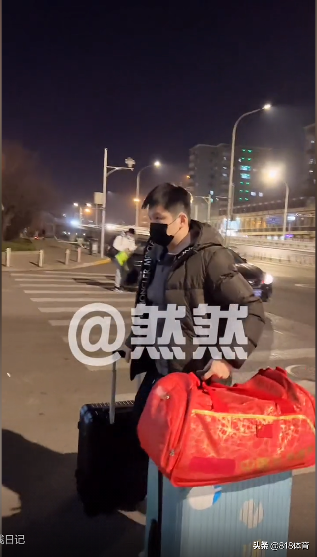 国乒北京集结冬训!樊振东孙颖莎剪清爽短发,陈梦买两大袋零食过冬