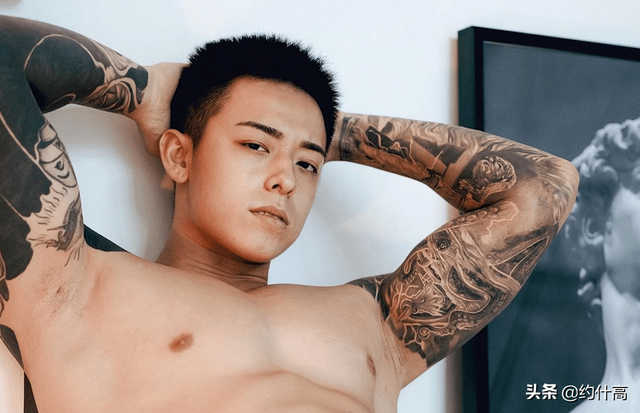 违法“分享”内容，新加坡网红帅哥被抓