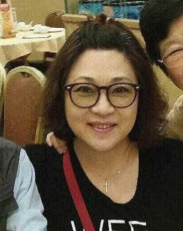 同样是李连杰的老婆，把前妻黄秋燕和利智一对比，差距就出来了