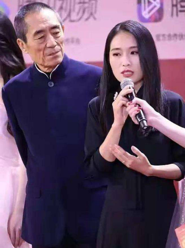 张艺谋女儿远嫁美国被家暴，张艺谋：回来吧，爸养你