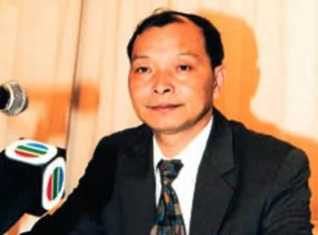 欠1亿赌债，儿子一顿饭90万，蒋泉龙的“商业王国”该何去何从？