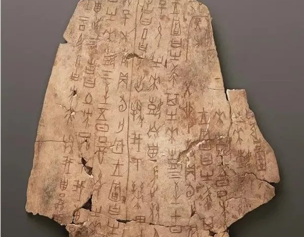 从文字演变的过程看，汉字的这一优势，让汉语完胜英语