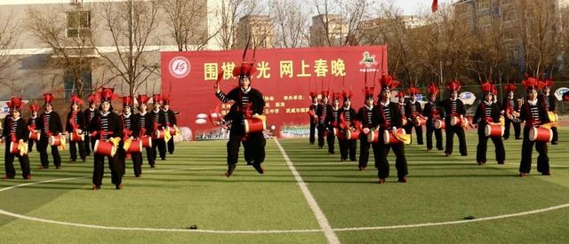 武威第十五中学非遗节目上春晚 西部鼓魂大拜年