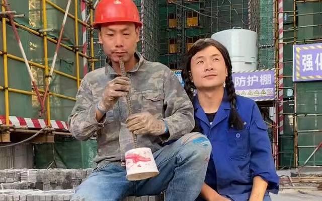 湖南33岁小伙，在工地打工拍视频，粉丝超1500万，年赚过百万