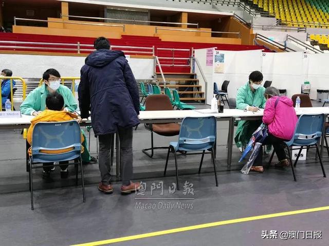 两端年龄层接种率低，当局将发短信呼吁打针