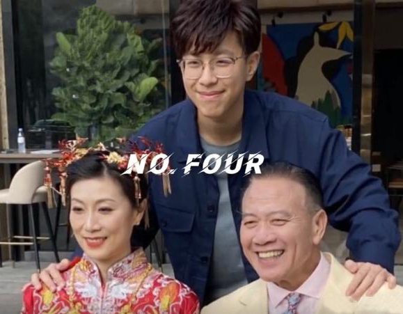 万梓良一家三口罕见同框，小16岁娇妻穿金戴银颜值高，儿子像妈妈