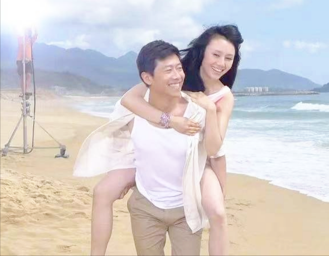 袁泉：嫁给学长夏雨，把离婚的公婆当成亲人，解开老公多年的心结