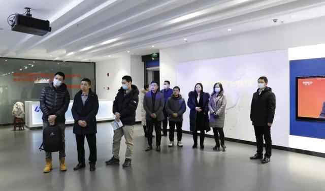 新加坡叶水福集团考察团到开发区参观考察
