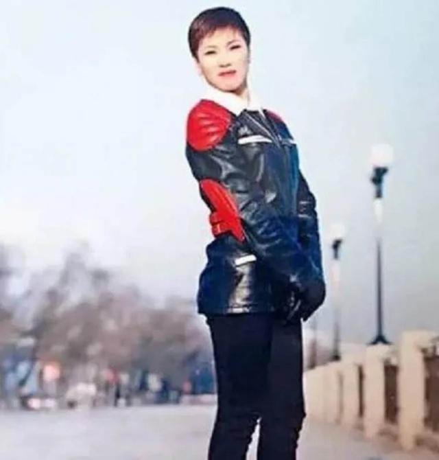 吉林女孩到香港当尼姑，与2个和尚结婚，开豪车住别墅，结局如何