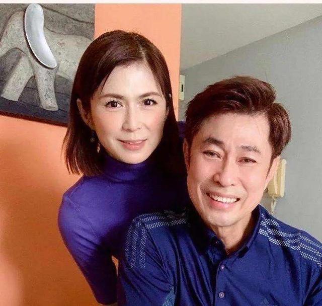 新加坡美女李锦梅和导演老公结婚，婚后生下四个孩子，定居在香港