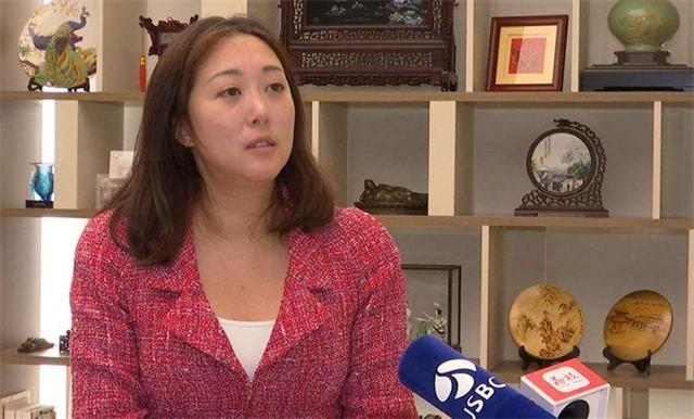 赢了弟弟接手百亿家产，却为嫁小十几岁男友，40岁还冒险连生两子