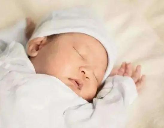 新生婴儿半年内宜纯母乳喂养