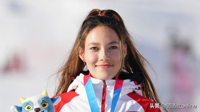谷爱凌再夺冠！18岁天才少女惹人羡慕，火爆全网为何偏偏是她？
