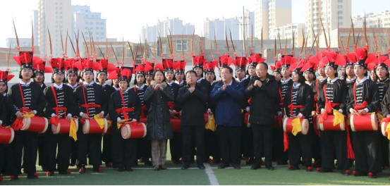 武威第十五中学非遗节目上春晚 西部鼓魂大拜年