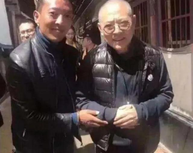 同样是李连杰的老婆，把前妻黄秋燕和利智一对比，差距就出来了