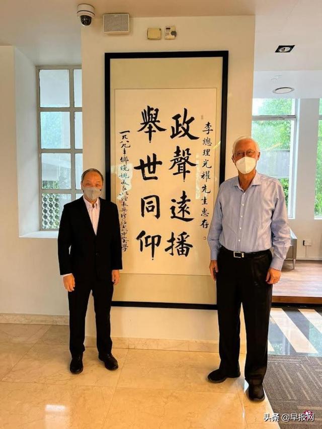 新加坡前总理偶遇最大反对党前领袖 不谈政治聊儿孙