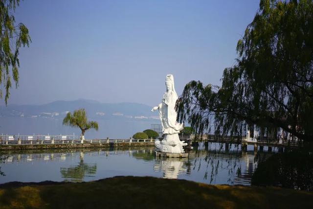 浙江最大淡水湖，西施后代至今仍聚居在湖畔的明清老建筑里