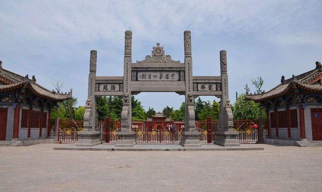 洛阳游之二：静躁迥异两名寺