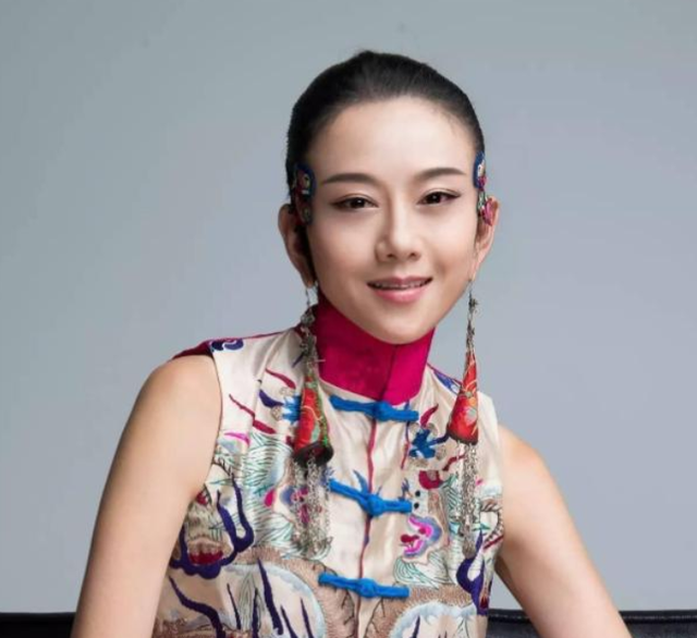 杨丽萍：不要婚姻不要男人，30年不吃米饭，是仙子还是疯子？