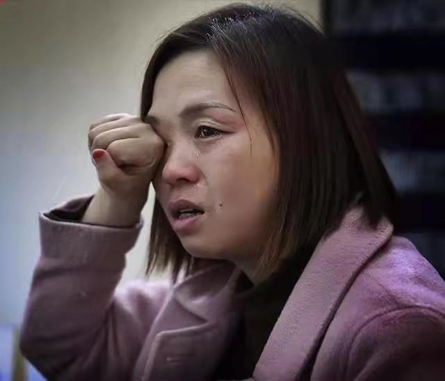 19年前，河南女孩被别人顶替上大学，她拒绝8万赔偿，又考上大学