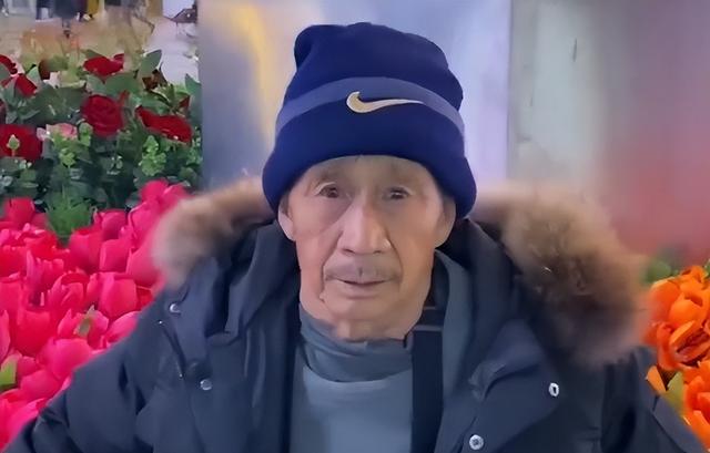 1997年，河南50岁单身男人捡回一个女弃婴，后来过得怎么样