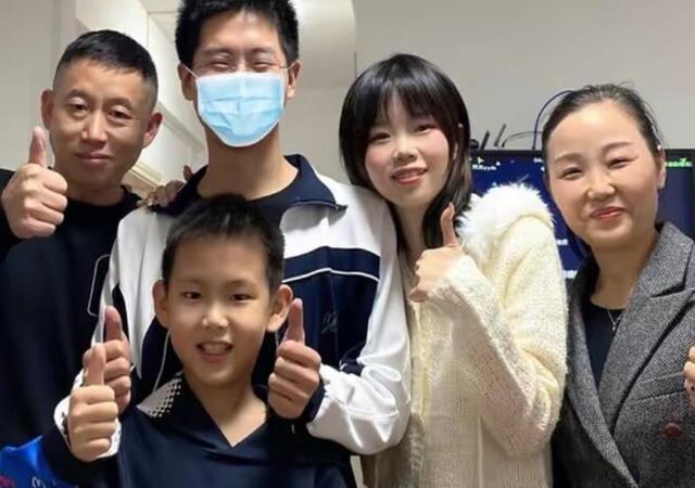 孙卓太幽默！跟姐姐用日语沟通交流，自嘲说8月去过日本太搞笑