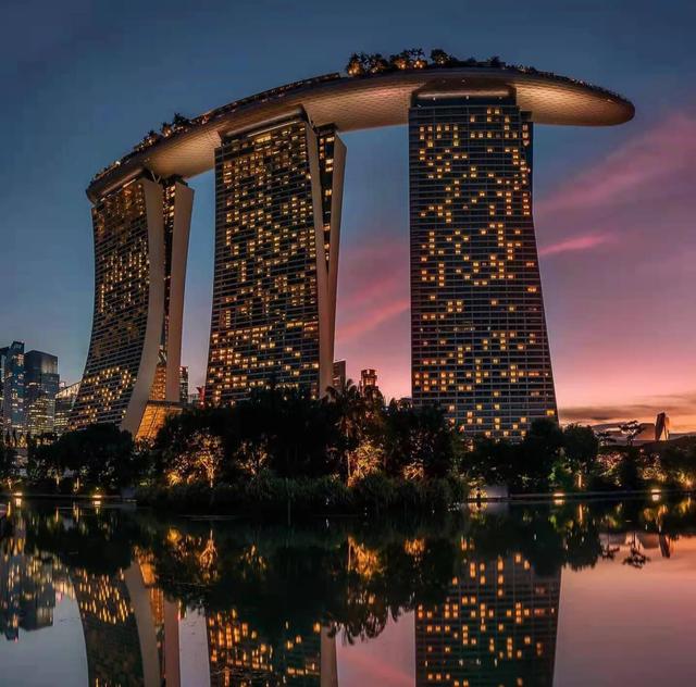 为啥出国旅行夜晚出行更容易让人心情“超爽”！(1)