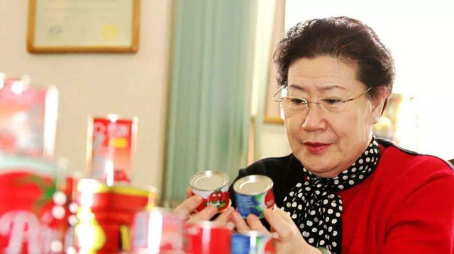 56岁老太太退休创业，6个月入账65亿，成为中国女富豪之一