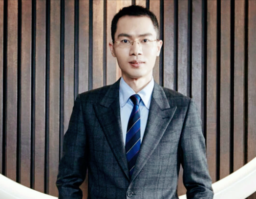 鸿星尔克总裁吴荣照：44岁已23年党龄，生活中的他是个怎样的人？