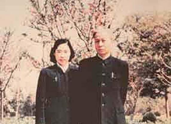 13年刘少奇前妻谢飞去世，一生未孕，养子为她选了骨灰堂86号位置