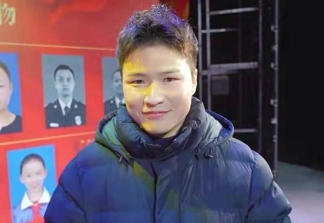 河北女孩，做过前台，靠打架成名，终成世界格斗冠军，凭啥？