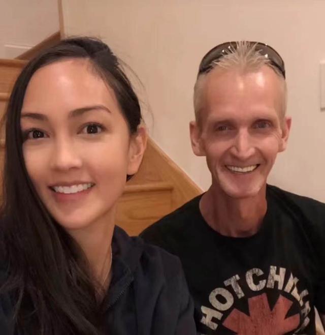 港星安志杰岳父去世，因疫情错过见最后一面，名模妻子内疚发文