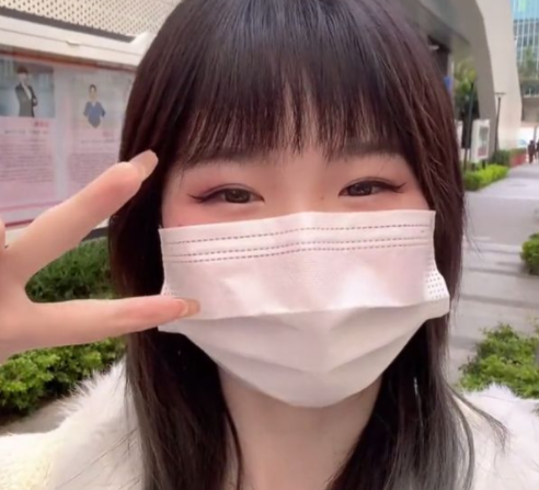 姐姐晒13国旅游照惹人慕，孙卓却自嘲曾去过日本，原因让人泪目